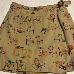 Súper cute wrap around cotton beige skirt with designs size 10